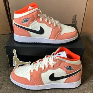 Jordan 1 Mid GS ‘Orange Suede’